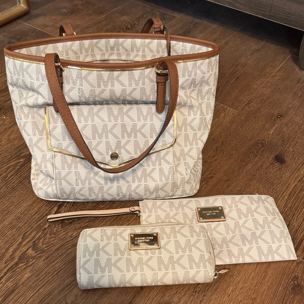Michael Kors Tan and Cream Tote Bag Set